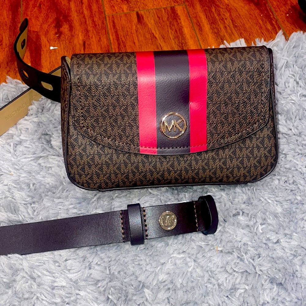 Michael Kors brown leather belt bag size:L